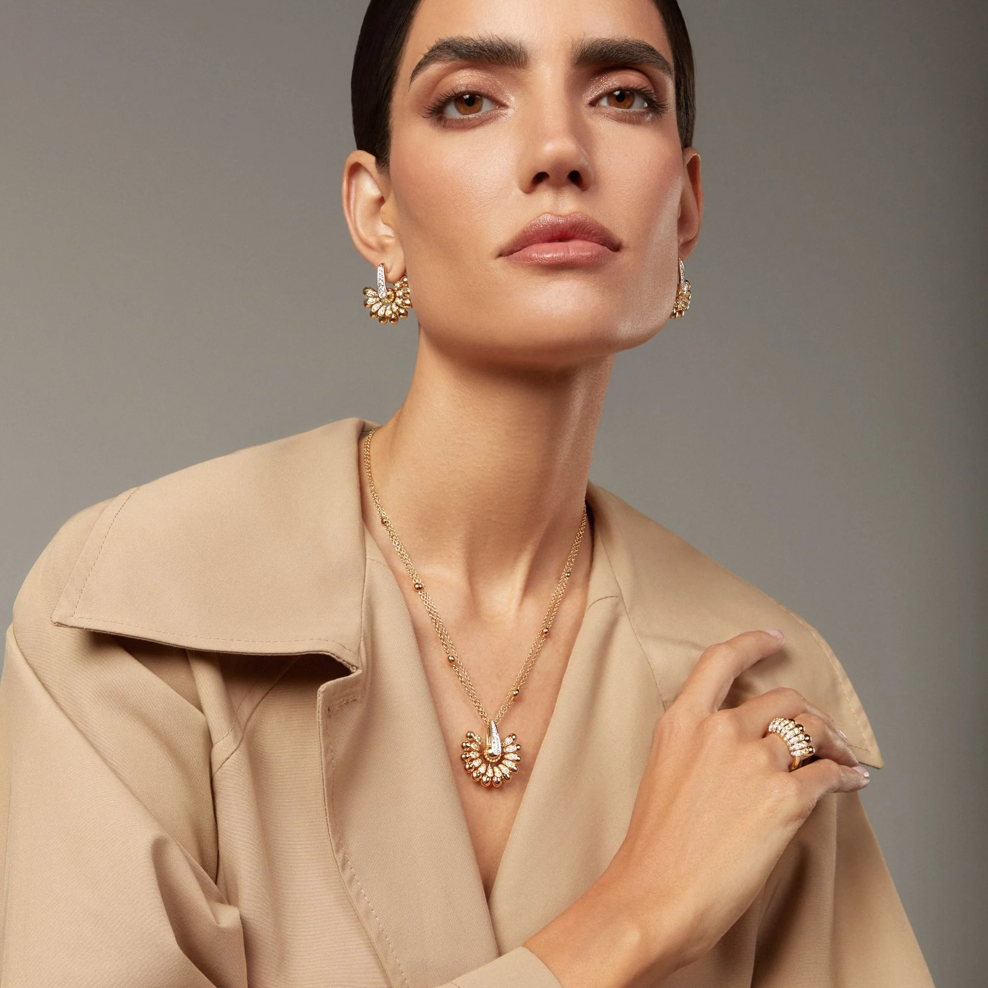 ALLEGRA YELLOW GOLD FLOWER EARRINGS - Image 3