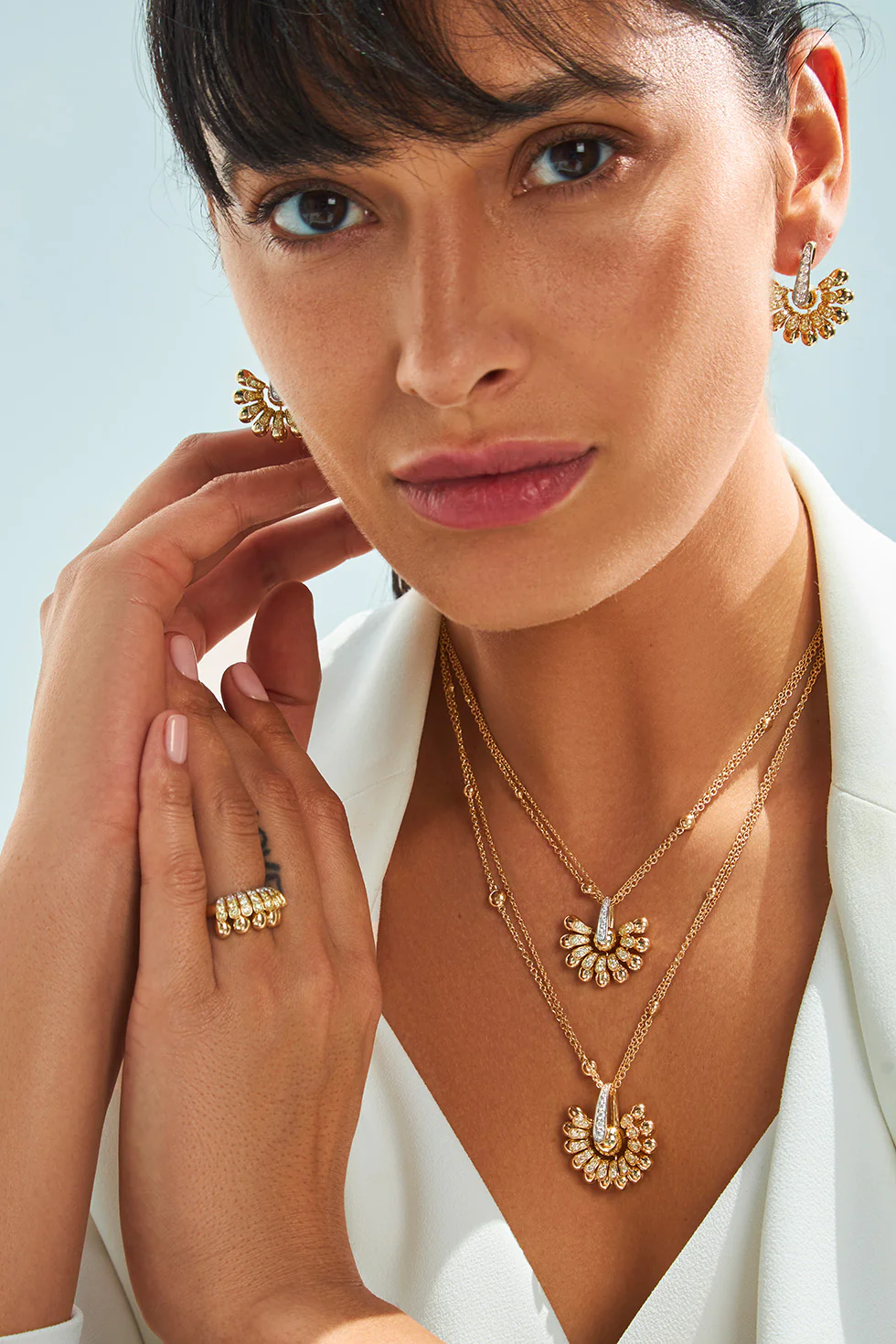 ALLEGRA SMALL YELLOW GOLD FLOWER PENDANT - Image 3