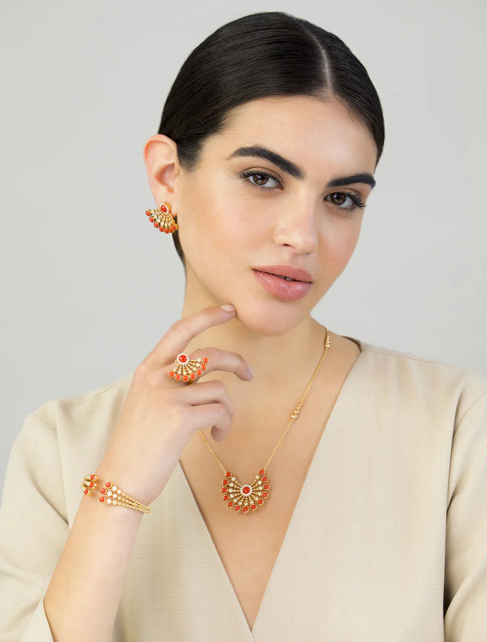 BUBBLES RAGGI YELLOW GOLD AND CORAL EARRINGS - Image 3