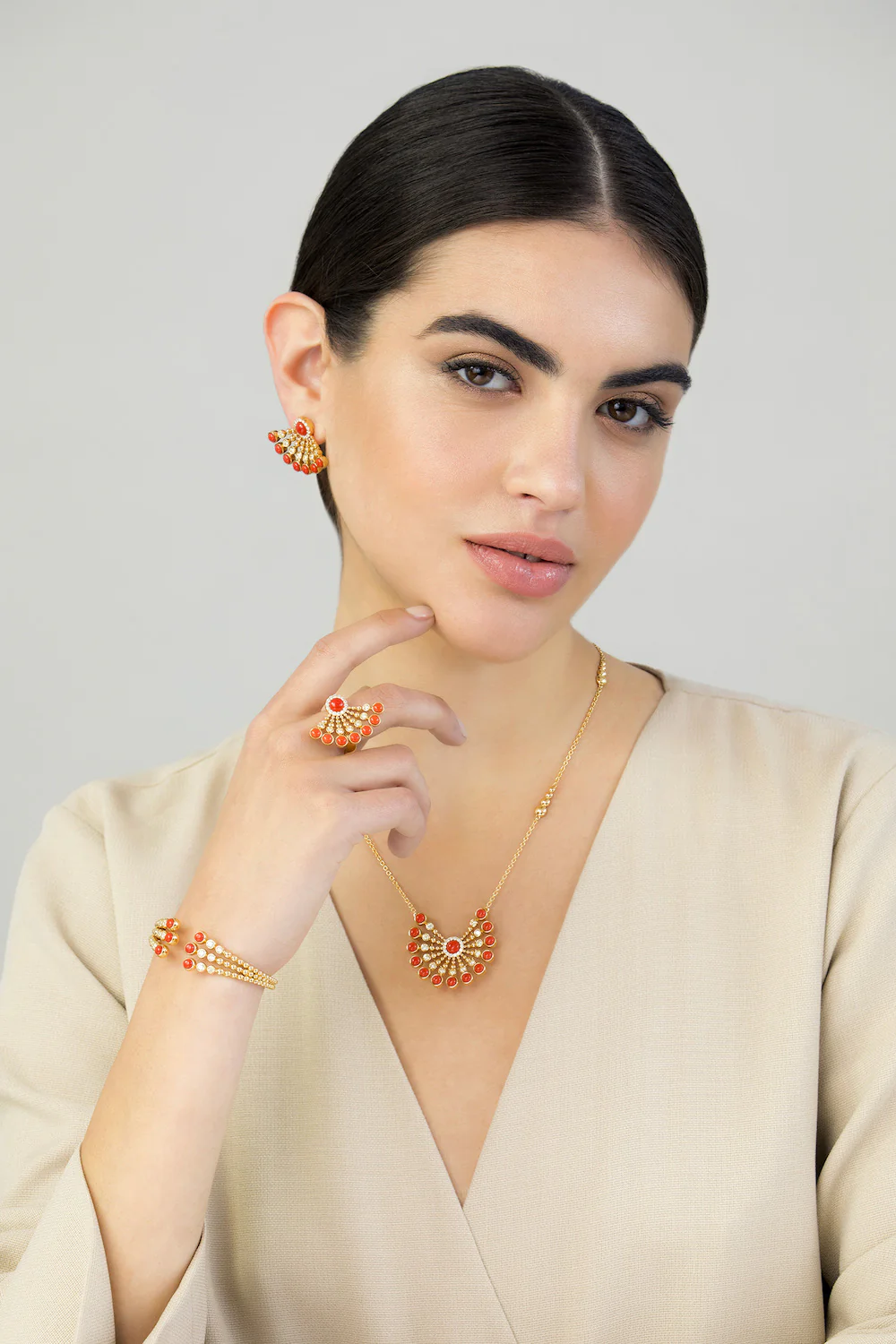 BUBBLES RAGGI YELLOW GOLD AND CORAL PENDANT - Image 3