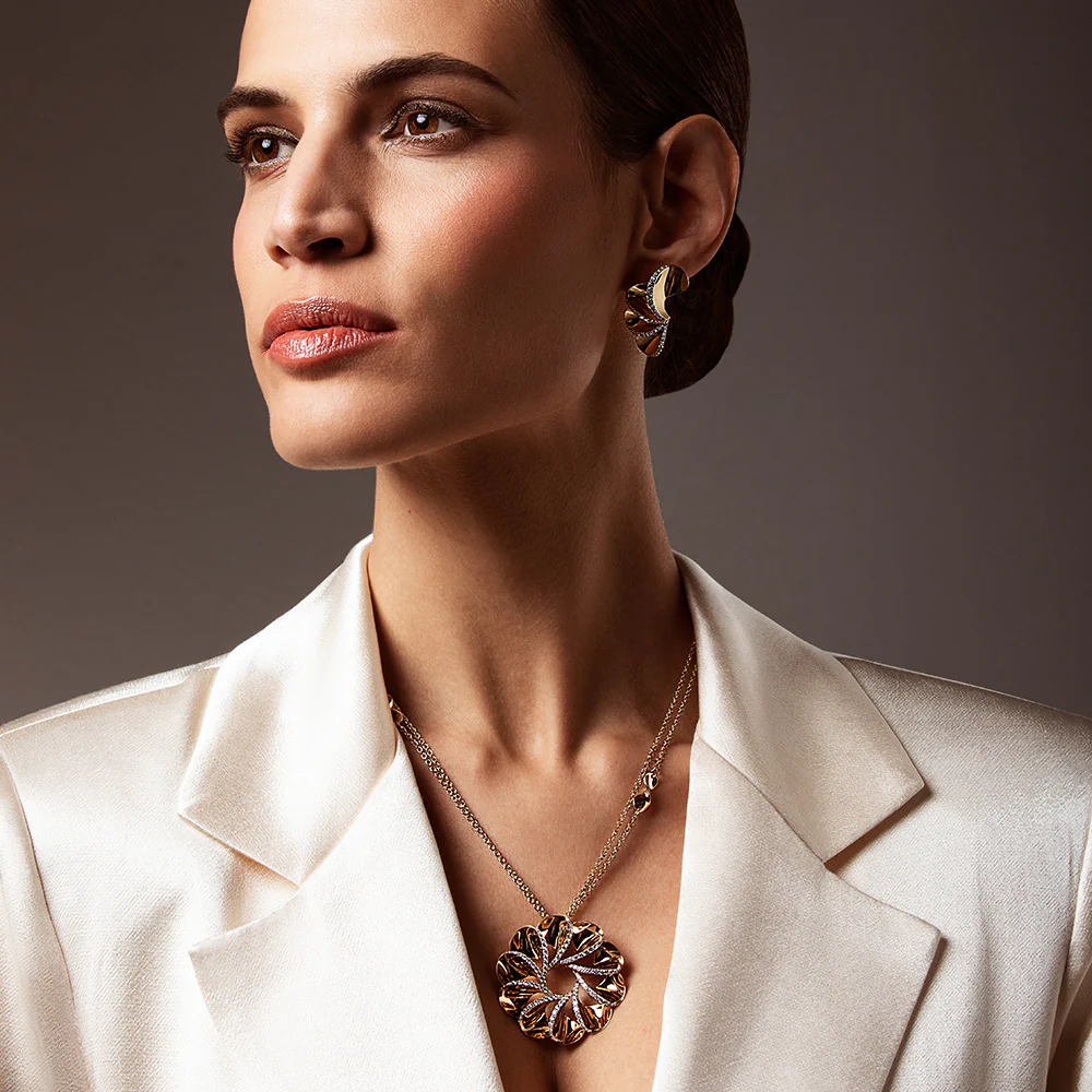 ELICA ROUND YELLOW GOLD PENDANT - Image 3