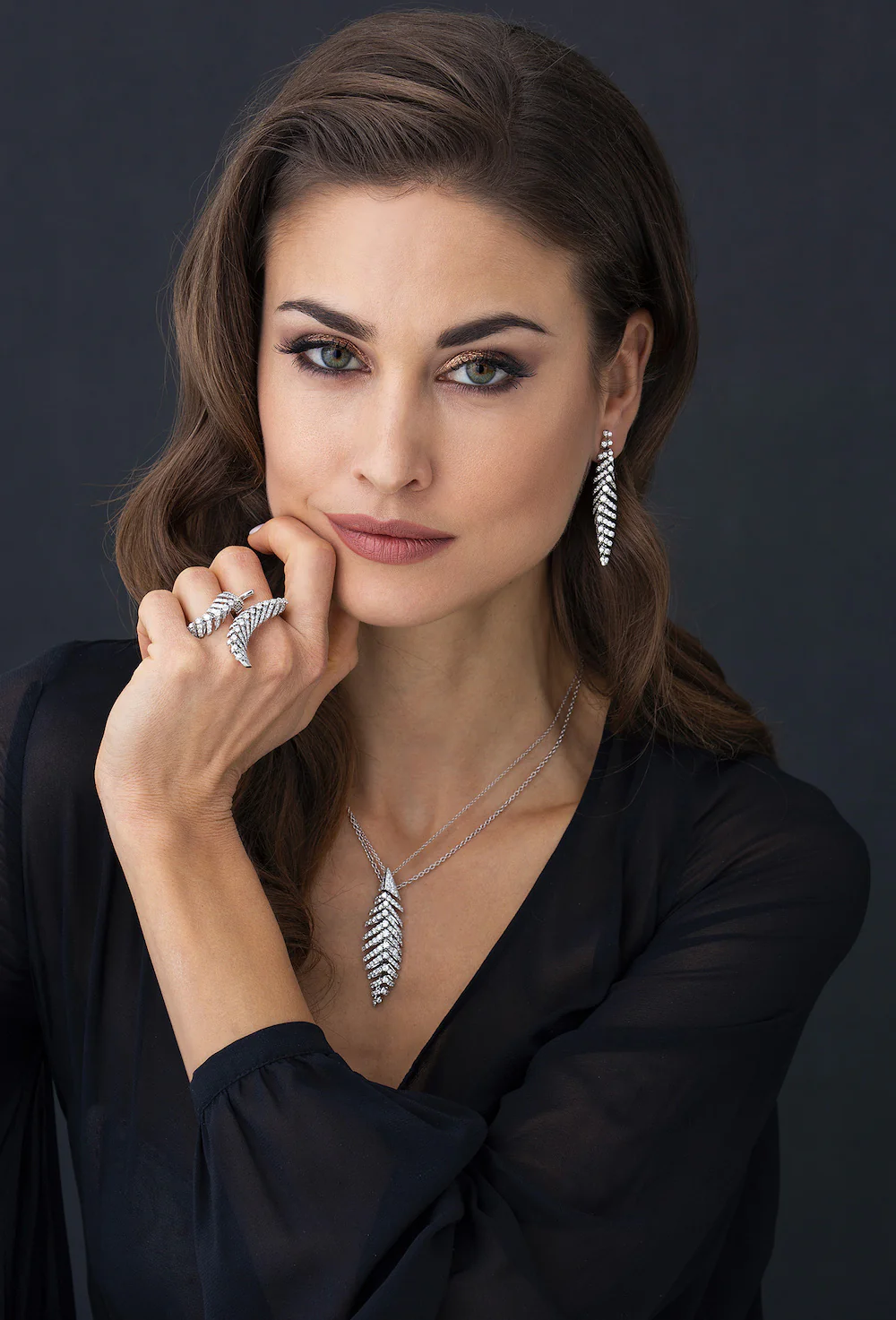 SOFFIO LONG WHITE GOLD DIAMONDS PAVÈ EARRINGS - Image 3