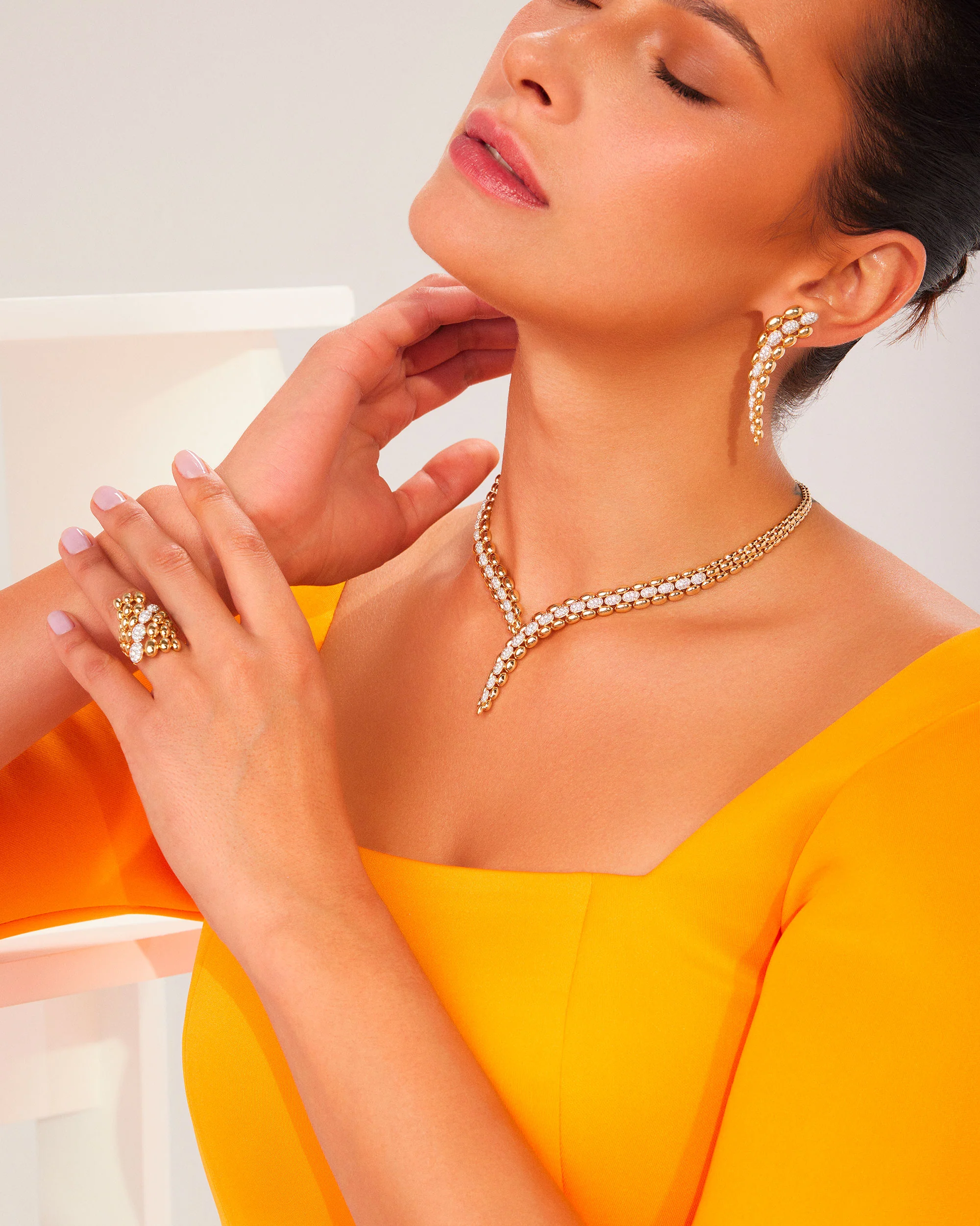 SOLEGIRA YELLOW GOLD DIAMONDS NECKLACE - Image 3